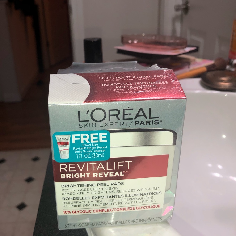 L’Oréal Revitalift Brightening peel pads